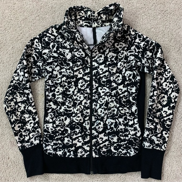 Women's LULULEMON Black & White COZY CUDDLE UP Fitted JACKET  6 - Picture 1 of 9